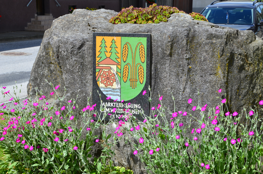 Stein mit Wappen - Link zu Imagefilm